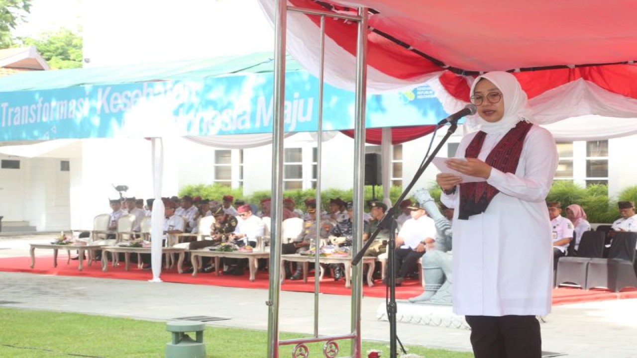 Bupati Banyuwangi Ipuk Fiestiandani saat menjadi inspektur Upacara Peringatan Hari Kesehatan Nasional Ke-59 Tahun 2023, Rabu (22/11/2023). ANTARA/HO-Humas Pemkab Banyuwangi.