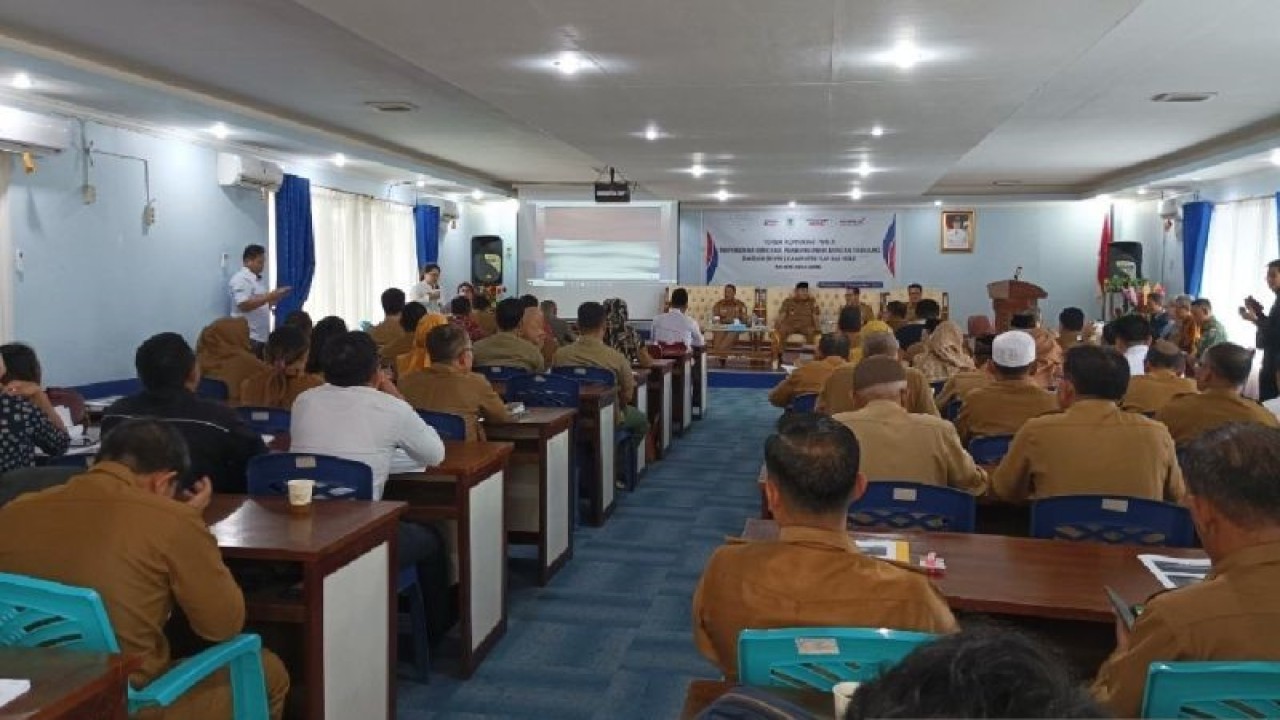 Konsultasi publik terkait penyusunan rancangan RPJMD Kabupaten Kapuas Hulu, di Aula Bappeda Kapuas Hulu, Kalimantan Barat. ANTARA (Teofilusianto Timotius)