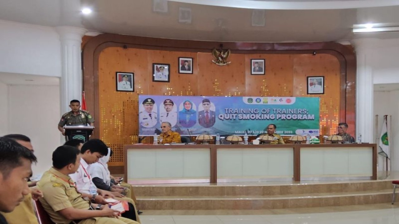 ASN dan petugas puskesmas Luwu Timur, Sulsel mengikuti training of trainers “Quit Now! Stop Smoking Program di Lutim, Senin, (20/11/2023).ANTARA/HO-Pemkab Lutim