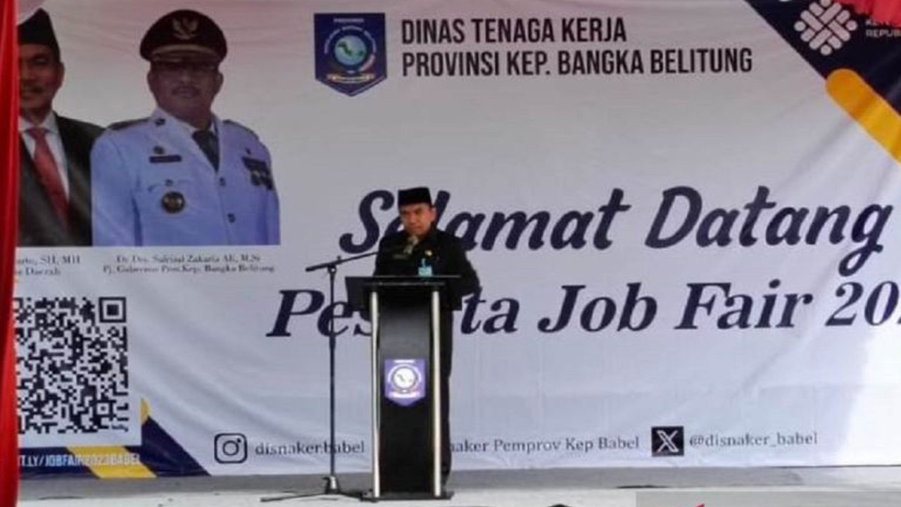 Asisten Administrasi Umum Provinsi Kepulauan Babel Yunan Helmi saat membuka Job Fair 2023 di Pangkalpinang, Kamis (30/11/2023). ANTARA/HO-Aprionis-Faturahman