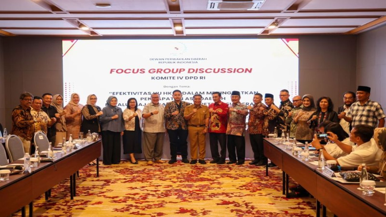 Kegiatan focus group discussion (FGD) penerapan aturan tentang opsen pajak dalam Undang-Undang Nomor 1 Tahun 2022 tentang HKPD di Hotel Aston, Serang, Banten.  (ANTARA/HO-Dokumen Pemprov Banten)