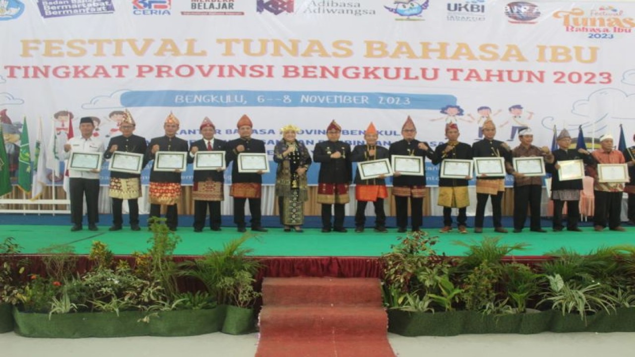 Penutupan kegiatan Festival Tunas Bahasa Ibu se Provinsi Bengkulu, di Bengkulu, Rabu. (8/11/2023) (ANTARA/HO-Media Center Provinsi Bengkulu)