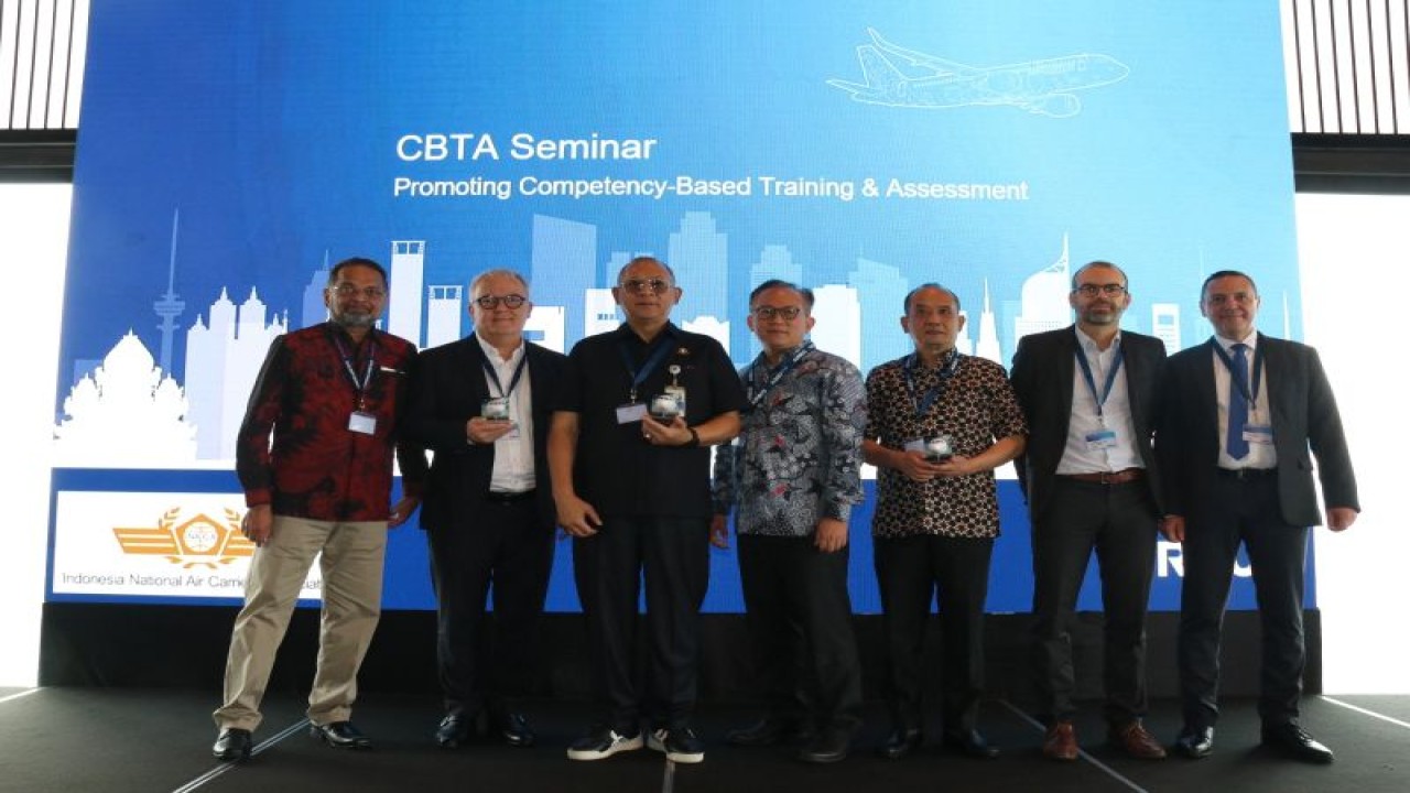 Suasana seminar pelatihan bagi pilot terkait keselamatan penerbangan. (ANTARA/HO-INACA)