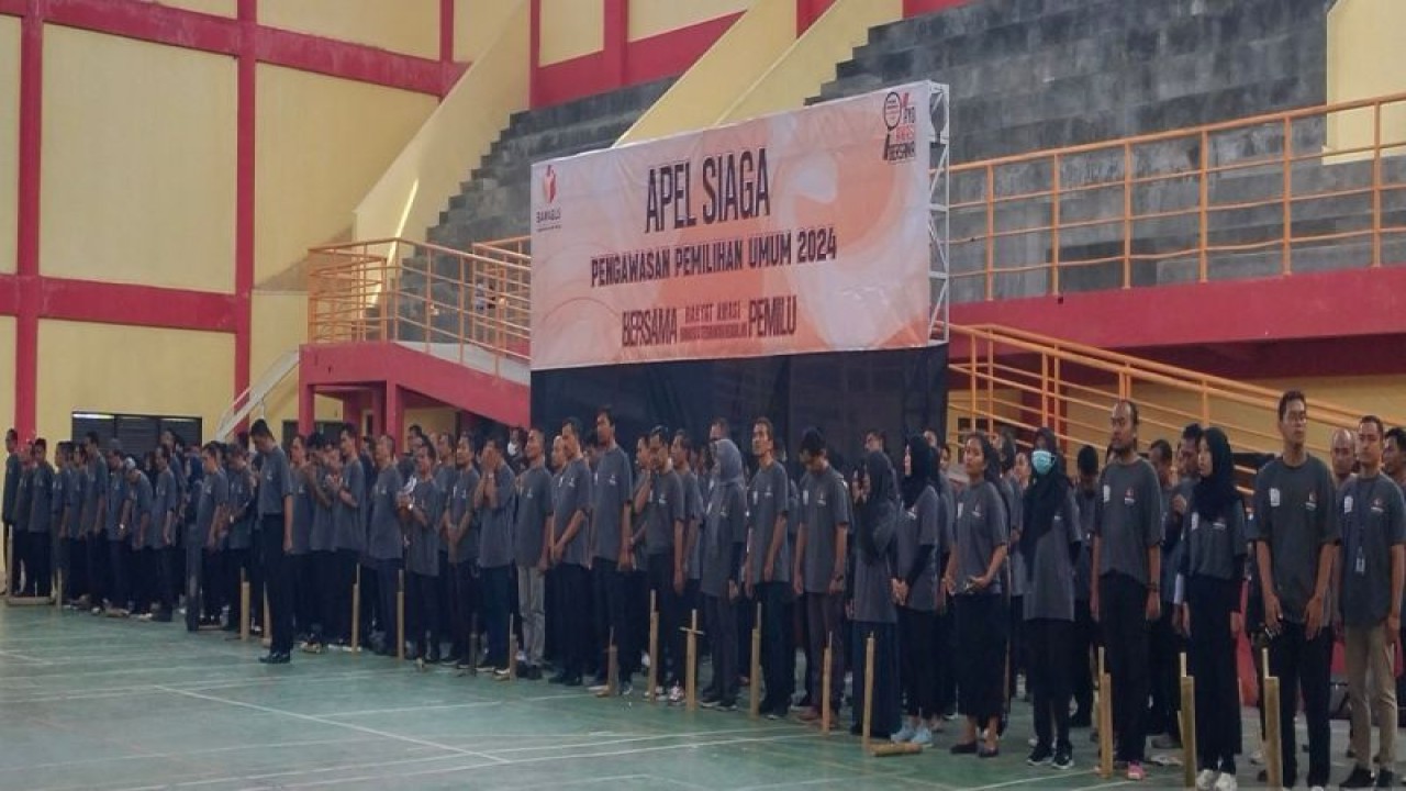 Pengawas Pemilu 2024 mengikuti apel siaga di Kulon Progo. (ANTARA/Sutarmi)