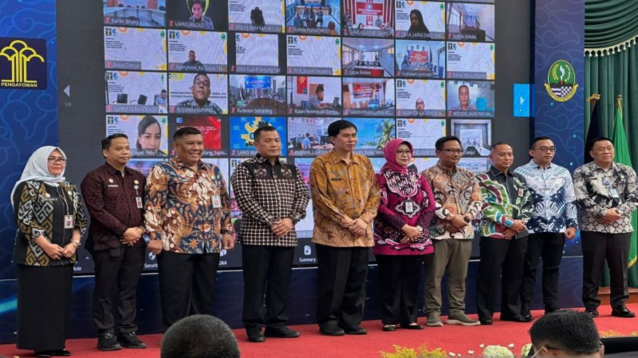 Peluncuran Peraturan Menteri Hukum dan HAM (Permenkumham) Nomor 25 Tahun 2023 tentang Pelayanan Publik Berbasis Hak Asasi Manusia (P2HAM) di Gedung Sate, Bandung, Jawa Barat, Senin (20/11/2023). ANTARA/HO-Kemenkumham RI.