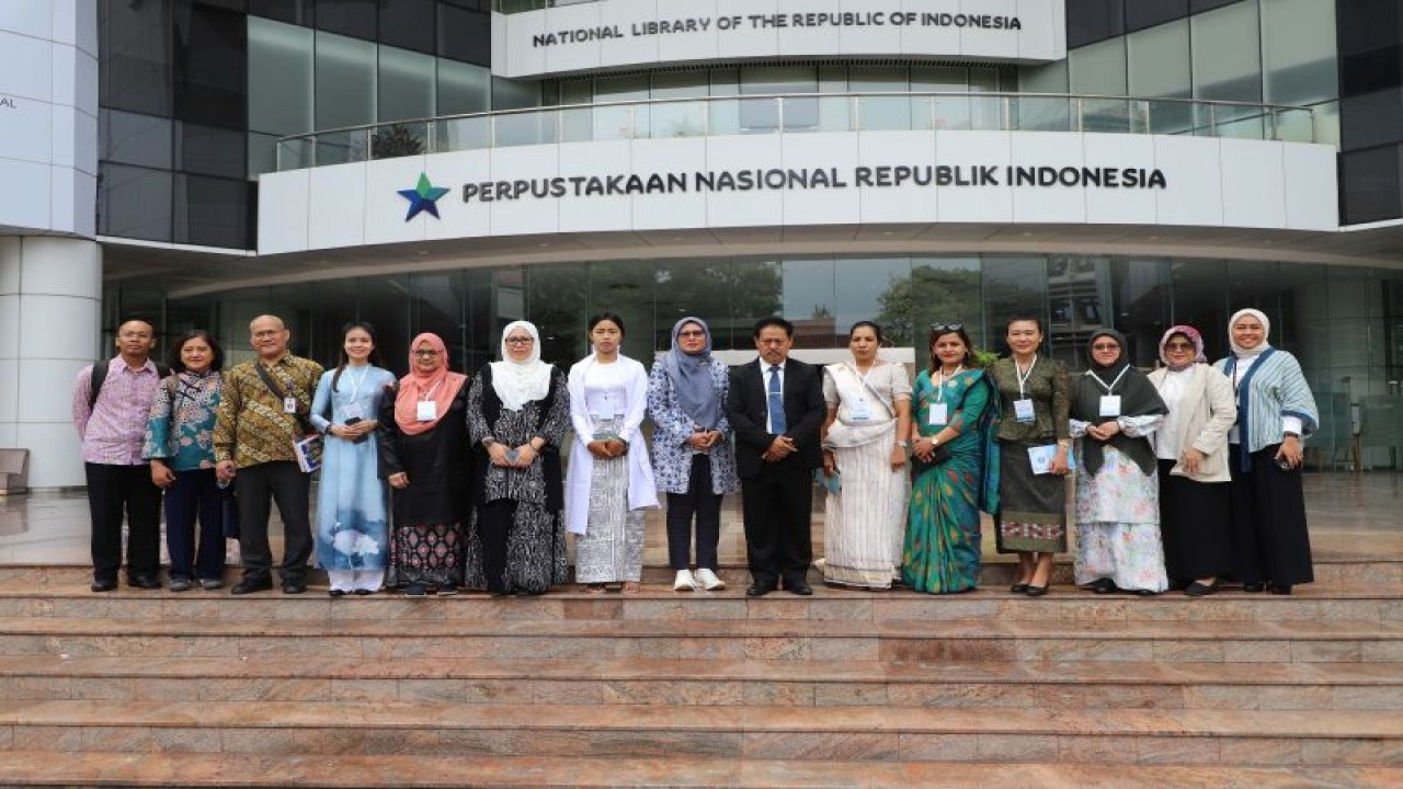 Peserta Program Berbagi Pengetahuan tentang Tranformasi Perpustakaan Berbasis Inklusi Sosial yang diikuti peserta dari berbagai negara di Jakarta, Senin (13/11/2023). (ANTARA/HO- Humas Perpusnas)