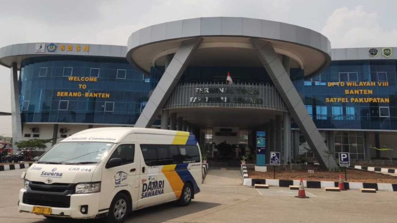 Ilustrasi armada Perum Damri. ANTARA/HO-Damri.