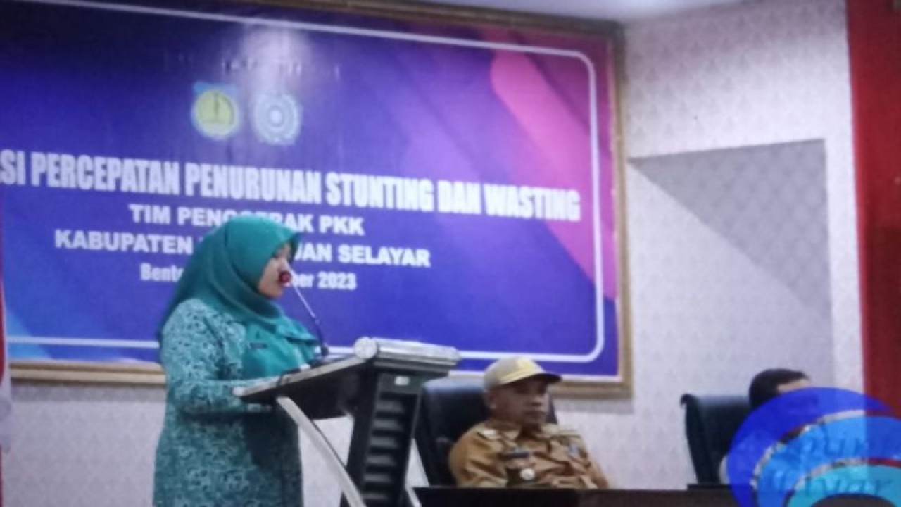 Ketua IV Bidang Kesehatan Keluarga dan Lingkungan PKK Selayar Almiati Suardi, beri sambutan pada sosialisasi percepatan penurunan stunting di Selayar, Selasa,(21/11/2023).ANTARA/HO-Humas Pemkab Selayar