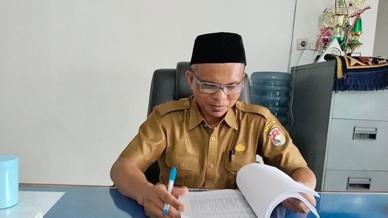 Plt Kepala Dinas Lingkungan Hidup Kabupaten Mukomuko Budi Yanto, Selasa (14/11/2023) ANTARA/Ferri.