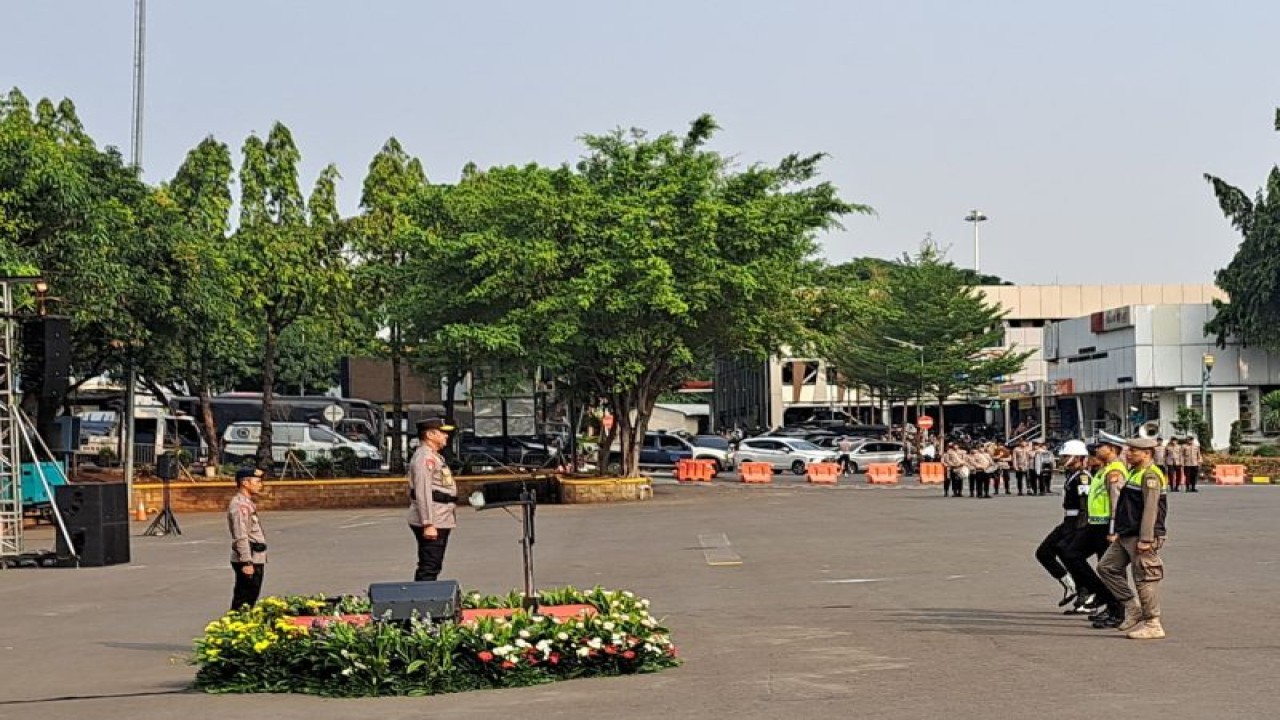 Wakapolda Metro Jaya Brigjen Pol Suyudi Ario Seto saat memimpin apel kesiapan pasukan pengamanan dengan sandi operasi Aman Bacuya 2023, Jakarta (9/11/2023). ANTARA/Ilham Kausar