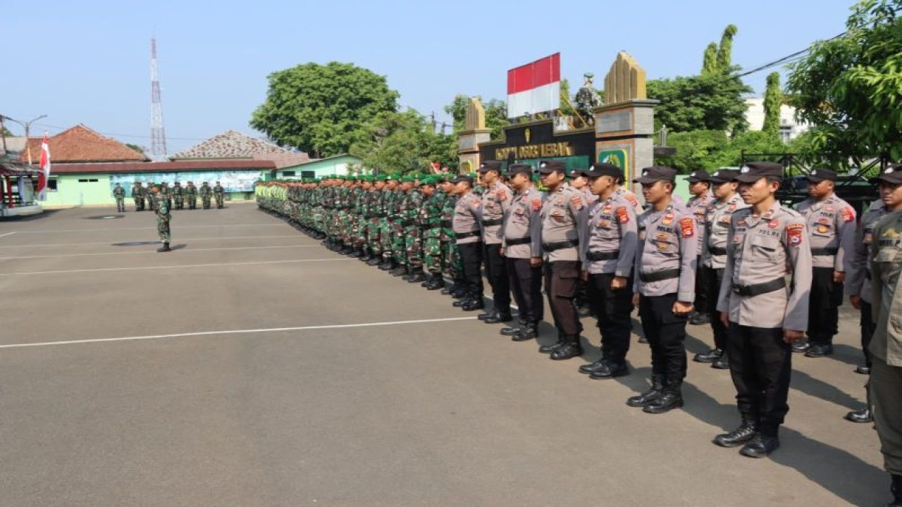 Ratusan personil Polisi Republik Indonesia dan TNI menjamin pelaksanaan pemilihan umum (Pemilu) 2024 relatif aman di Kabupaten Lebak, Provinsi Banten. ANTARA/HO-Polres Lebak
