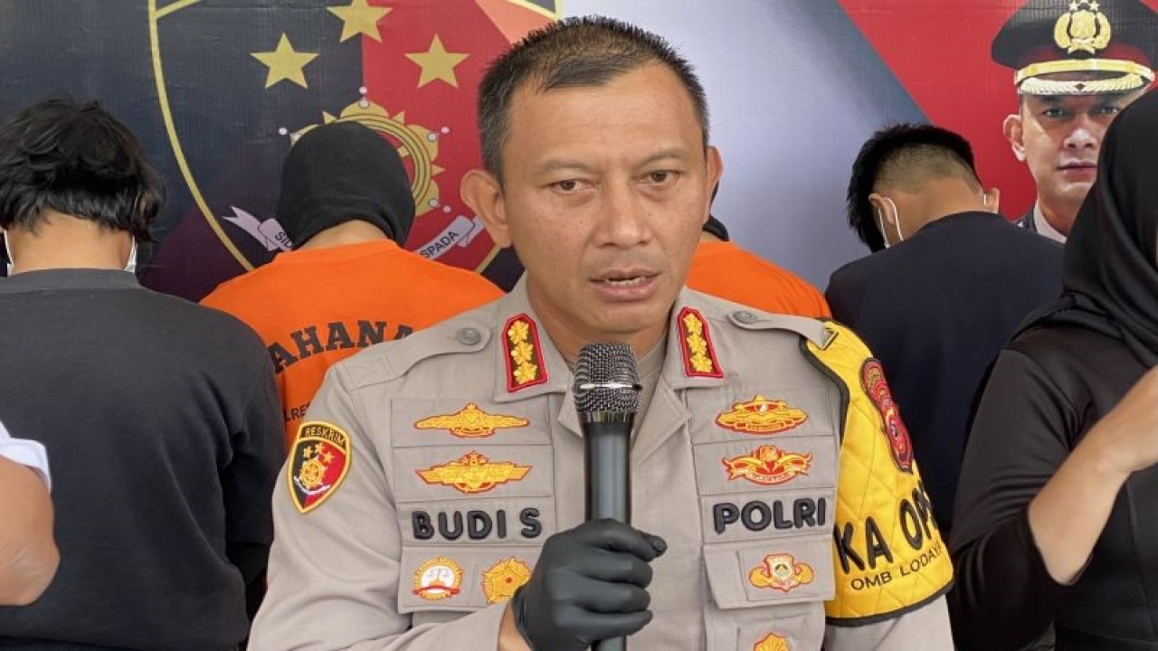 Kapolrestabes Bandung Kombes Pol Budi Sartono saat memberikan keterangan di Mapolrestabes Bandung, Kota Bandung, Rabu (8/11/2023). (ANTARA/Rubby Jovan)