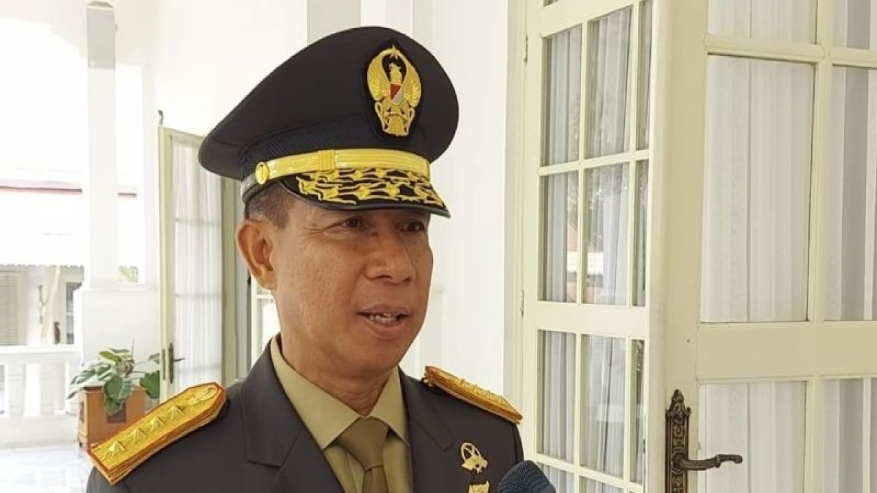 Panglima TNI Jenderal TNI Agus Subiyanto saat menyampaikan komentar kepada wartawan usai dilantik menjadi Panglima TNI oleh Presiden Joko Widodo di Istana Negara Jakarta, Rabu (22/11/2024) (ANTARA/Andi Firdaus)