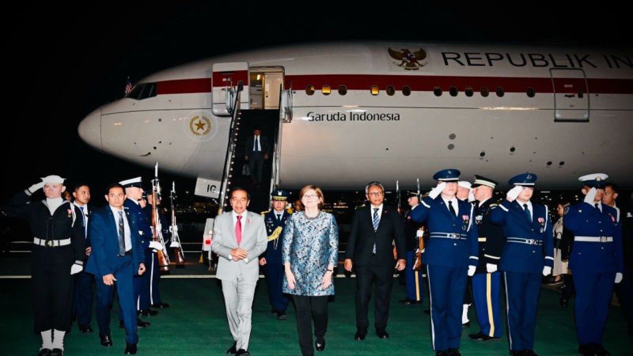 Presiden Joko Widodo tiba di Bandara Internasional San Francisco, Amerika Serikat, Selasa (14/11/2023). (ANTARA/HO-Biro Pers Sekretariat Presiden)