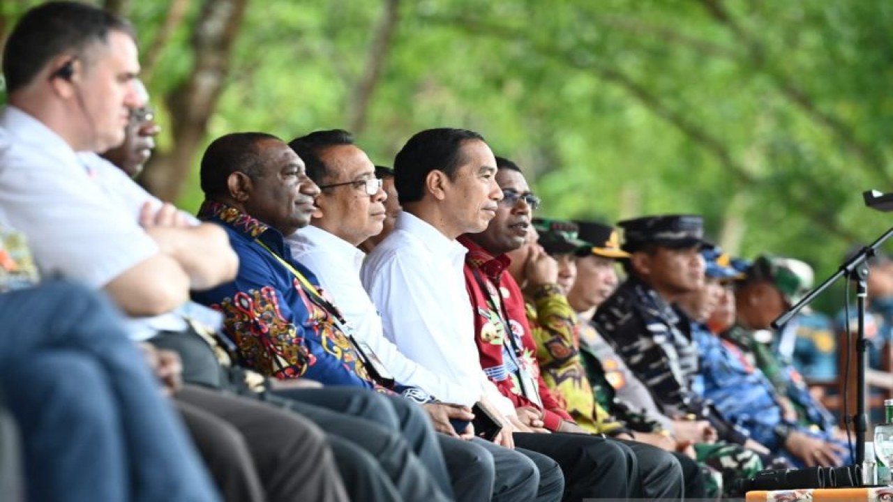 Presiden Joko Widodo saat menghadiri Puncak Acara Sail Teluk Cenderawasih di Biak, Papua, Kamis (23/11/2023). ANTARA/HO-Biro Pers Sekretariat Presiden