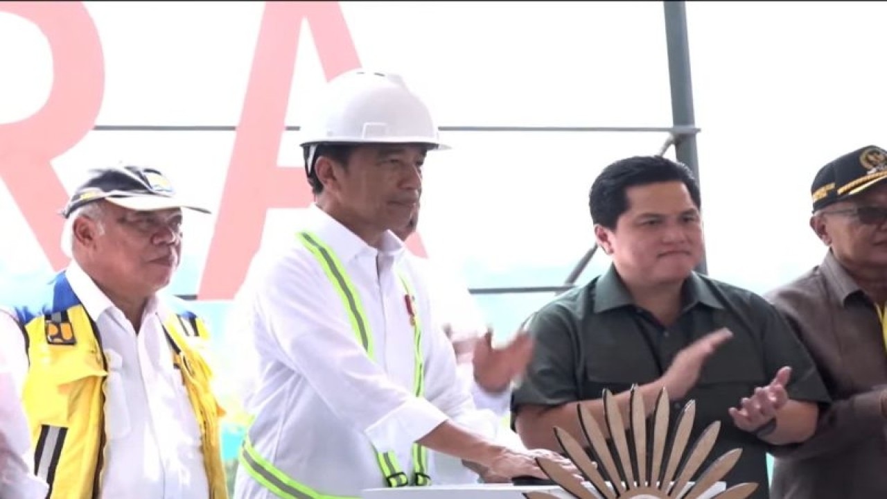 Tangkapan layar Presiden Joko Widodo saat acara peletakan batu pertama pembangunan Bandar Udara IKN di Penajam Paser Utara, Kalimantan Timur, Rabu (1/11/2023). ANTARA/Rangga Pandu Asmara Jingga