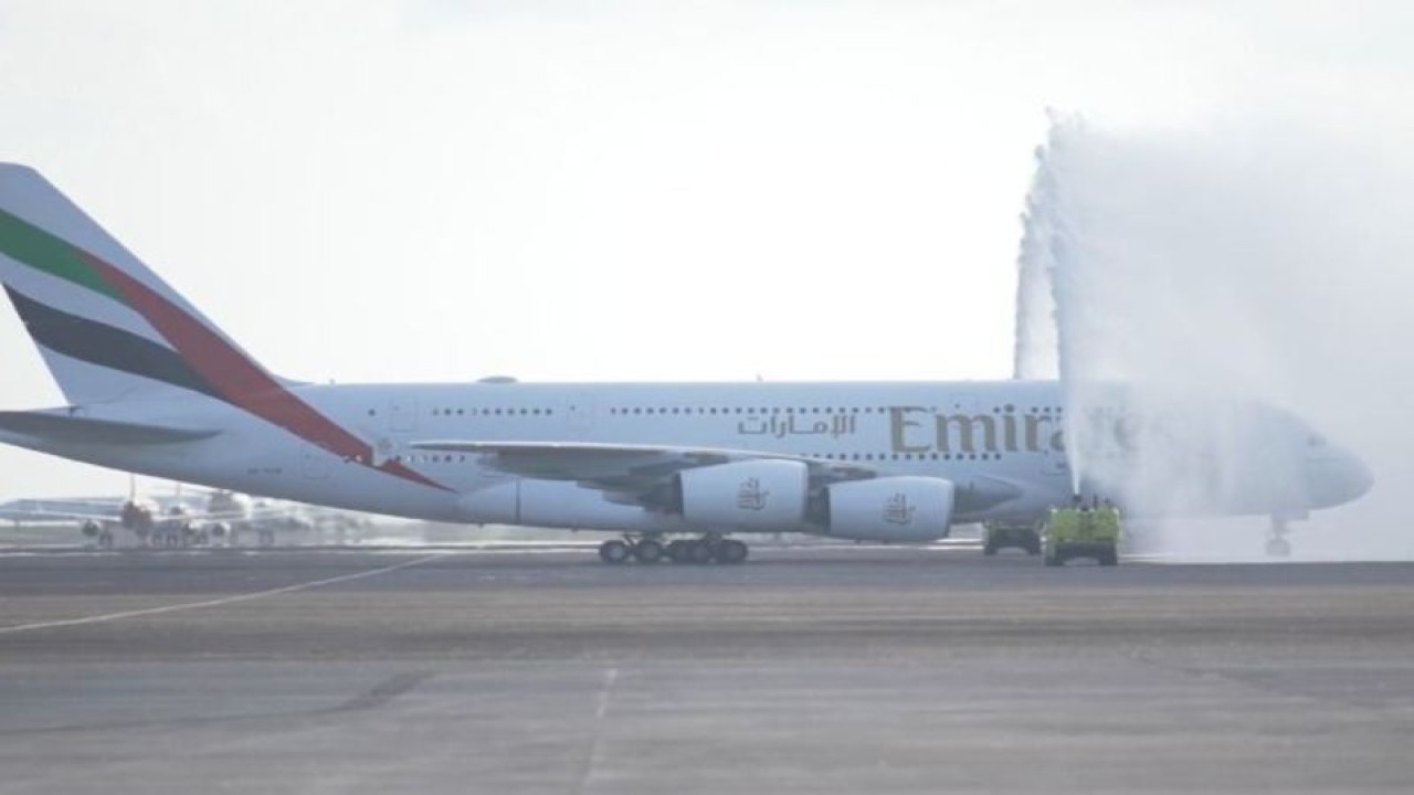 Ilustrasi penerbangan perdana di bandara yang dikelola oleh PT Angkasa Pura I (Persero). ANTARA/HO-AP I