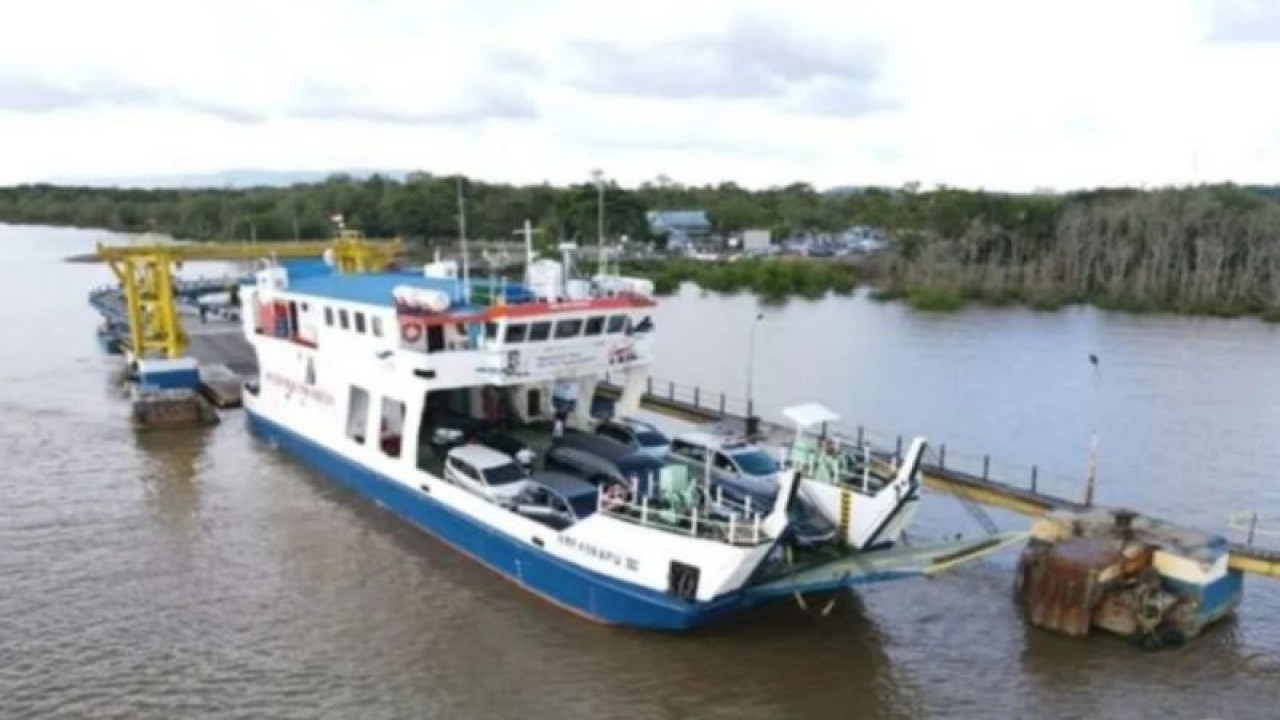 PT ASDP Indonesia Ferry Batulicin operasikan delapan kapal jelang Natal dan Tahun Baru. (ANTARA/Sujud Mariono)