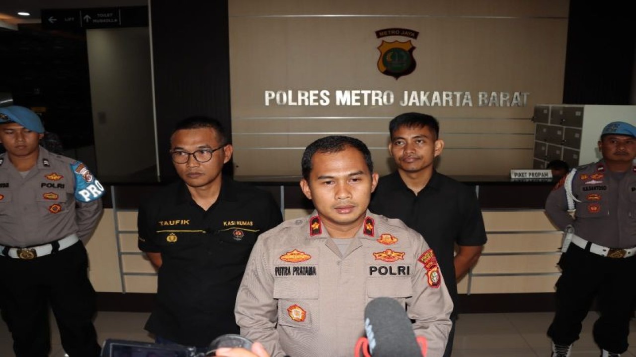 Kapolsek Tambora, Kompol Putra Pratama. ANTARA/Ho-Polsek Tambora