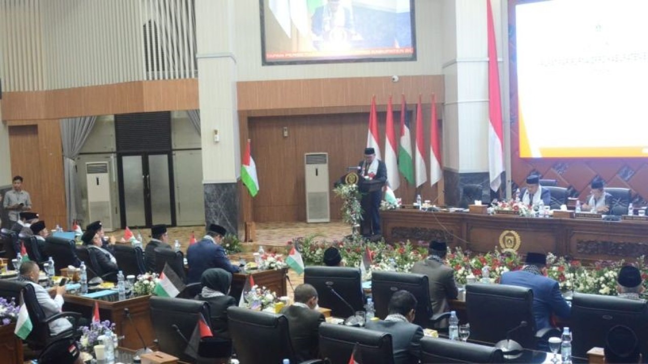 Rapat paripurna di gedung DPRD, Cibinong, Kabupaten Bogor, Jawa Barat, Selasa (7/11/2023). (ANTARA/HO-Humas Pemkab Bogor)
