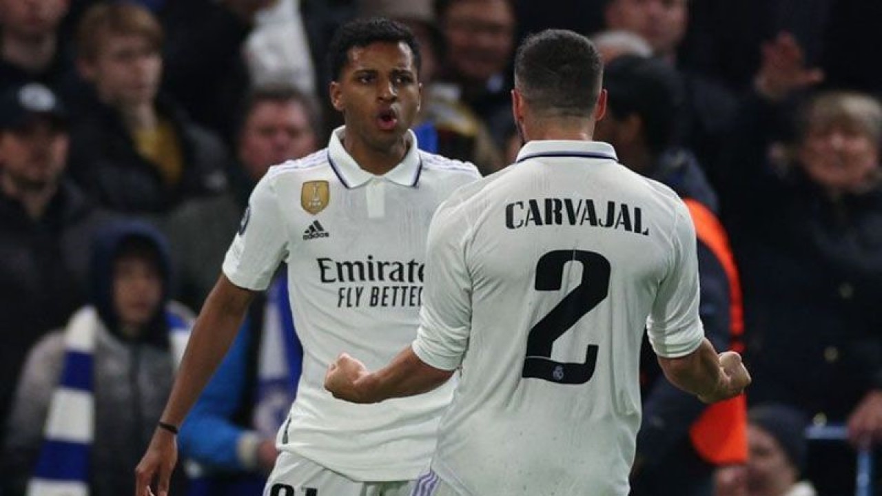 Arsip - Selebrasi Rodrygo Goes (kiri) setelah mencetak gol pertama Real Madrid dalam pertandingan leg kedua perempat final Liga Champions lawan Chelsea di Stamford Bridge pada 18 April 2023. ANTARA/AFP/Adrian Dennis/pri. (ANTARA/AFP/Adrian Dennis)