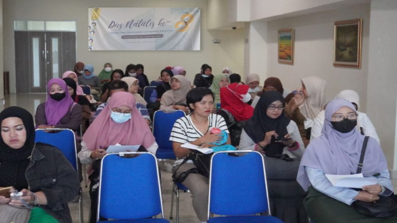 Sejumah dosen, tenaga kependidikan, hingga masyarakat umum memeriksa papsmear secara gratis di FIK UI. (ANTARA/ Foto: Humas UI)