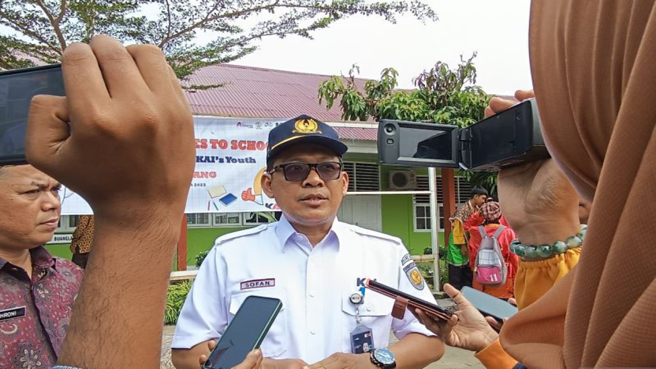 Vice President PT KAI (Persero) Divre II Sumbar, Sofan Hidayah. (ANTARA/Miko Elfisha)