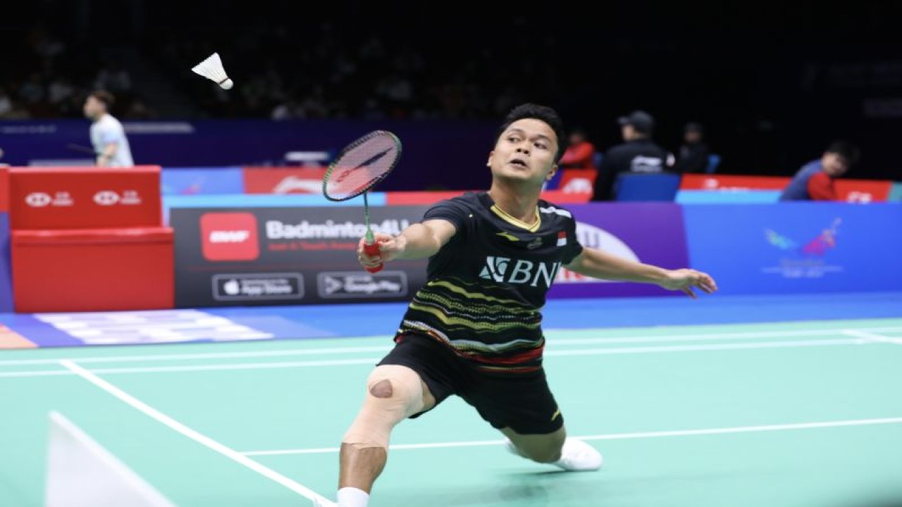 Tunggal putra Indonesia Anthony Sinisuka Ginting saat berlaga di babak pertama China Masters 2023 di Shenzhen, China, Rabu (22/11/2023). (ANTARA/HO/PP PBSI)
