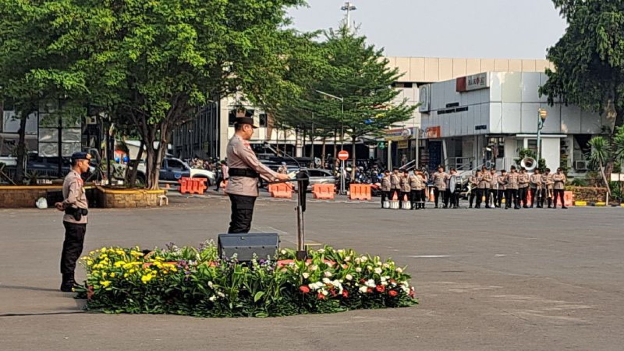 Wakapolda Metro Jaya Brigjen Pol Suyudi Ario Seto saat memimpin gelar pasukan pasukan Operasi Aman Bacuya 2023 di Polda Metro Jaya, Kamis (9/11/2023). ANTARA/Ilham Kausar