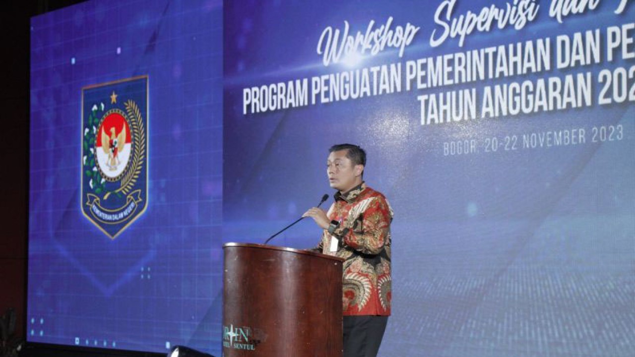 Direktur Fasilitasi LKAD, PKK, dan Posyandu T. B. Chaerul Dwi Sapta pada lokakarya Supervisi dan Pengendalian P3PD di Sentul, Bogor, Jawa Barat, Selasa (21/11/2023). (ANTARA/HO-Puspen Kementerian Dalam Negeri)