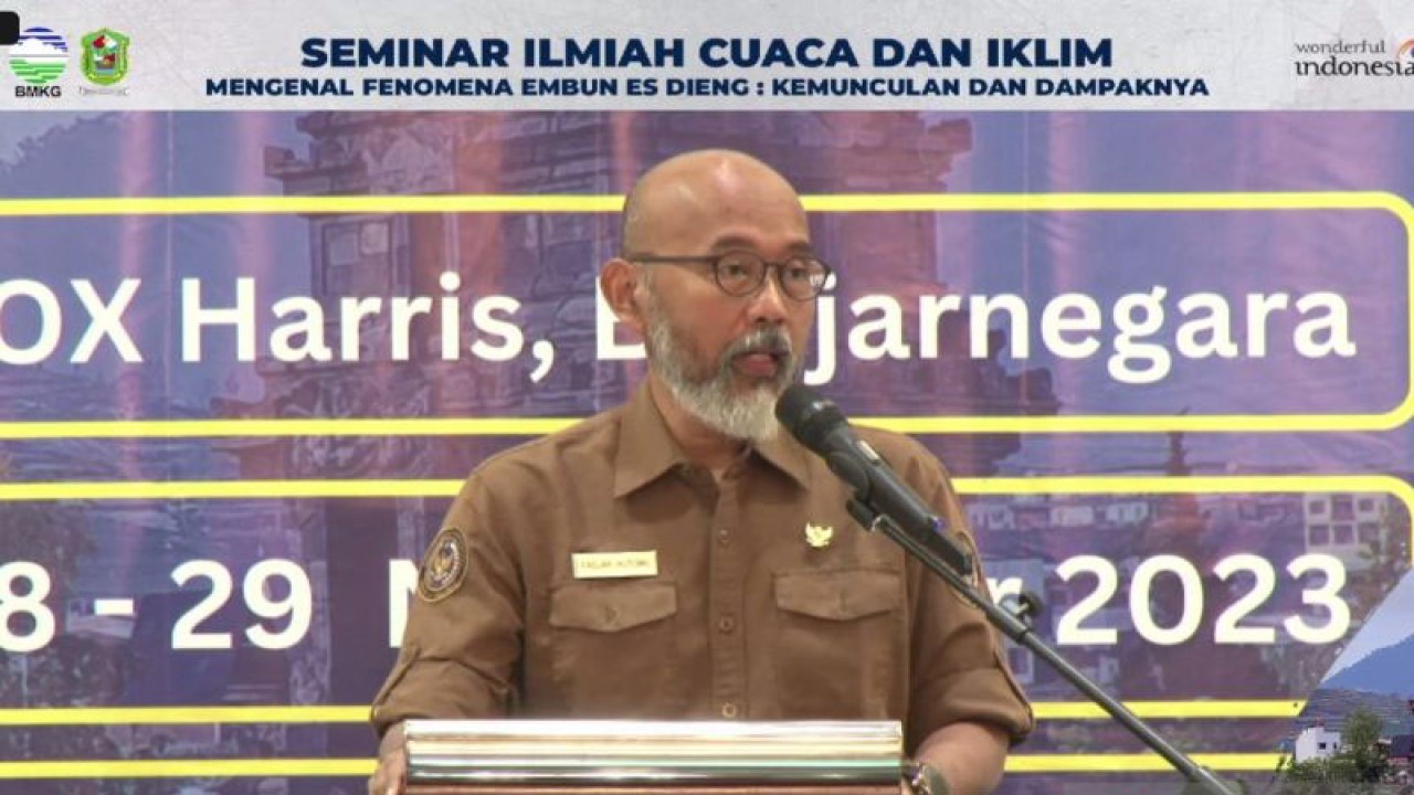 Tangkapan layar Staf Ahli Menteri Pariwisata dan Ekonomi Kreatif Bidang Manajemen Krisis Fadjar Hutomo dalam seminar ilmiah cuaca dan iklim yang diikuti secara daring, Jakarta, Selasa (28/11/2023). (ANTARA/Rizka Khaerunnisa)
