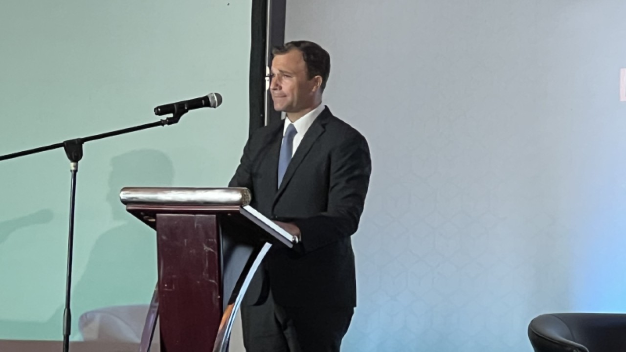 Senior Advisor of Health for Indonesia Tony Blair Institute for Global Change Ben Kamarck memberi sambutan dalam sesi Pre-Event Asia e-Health Information Network (AeHIN) General Meeting bertajuk “Indonesia Digital Health Transformation Strategy 2025-2029” di Jakarta, Senin (6/11/2023). (ANTARA/Putu Indah Savitri)