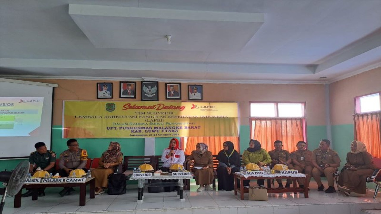 Tim surveyor mengunjungi Kabupaten Luwu Utara untuk melakukan pendataan dalam proses akreditasi puskesmas. (ANTARA/HO-Pemkab Lutra)