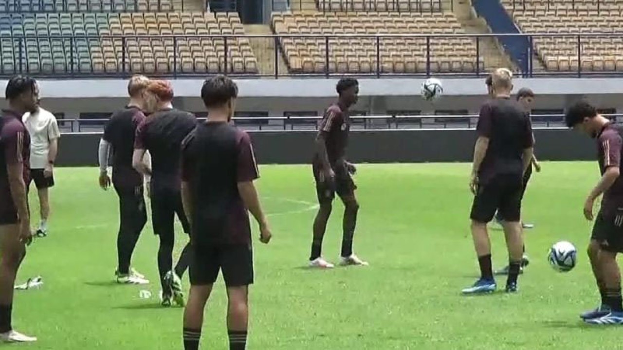 Timnas Jerman U-17 ketika berlatih di Stadion Gelora Bandung Lautan Api (GBLA), Bandung, untuk persiapan Piala Dunia U-17 2023 Indonesia (ANTARA/Ho/PSSI)