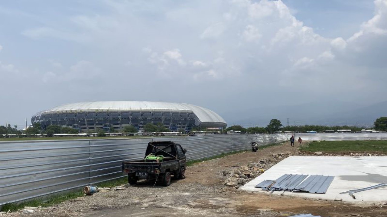 Lokasi pembangunan Tempat Pengolahan Sampah Terpadu (TPST) Gedebage di Kota Bandung, Provinsi Jawa Barat, Jumat (17/11/2023). (ANTARA/Rubby Jovan)