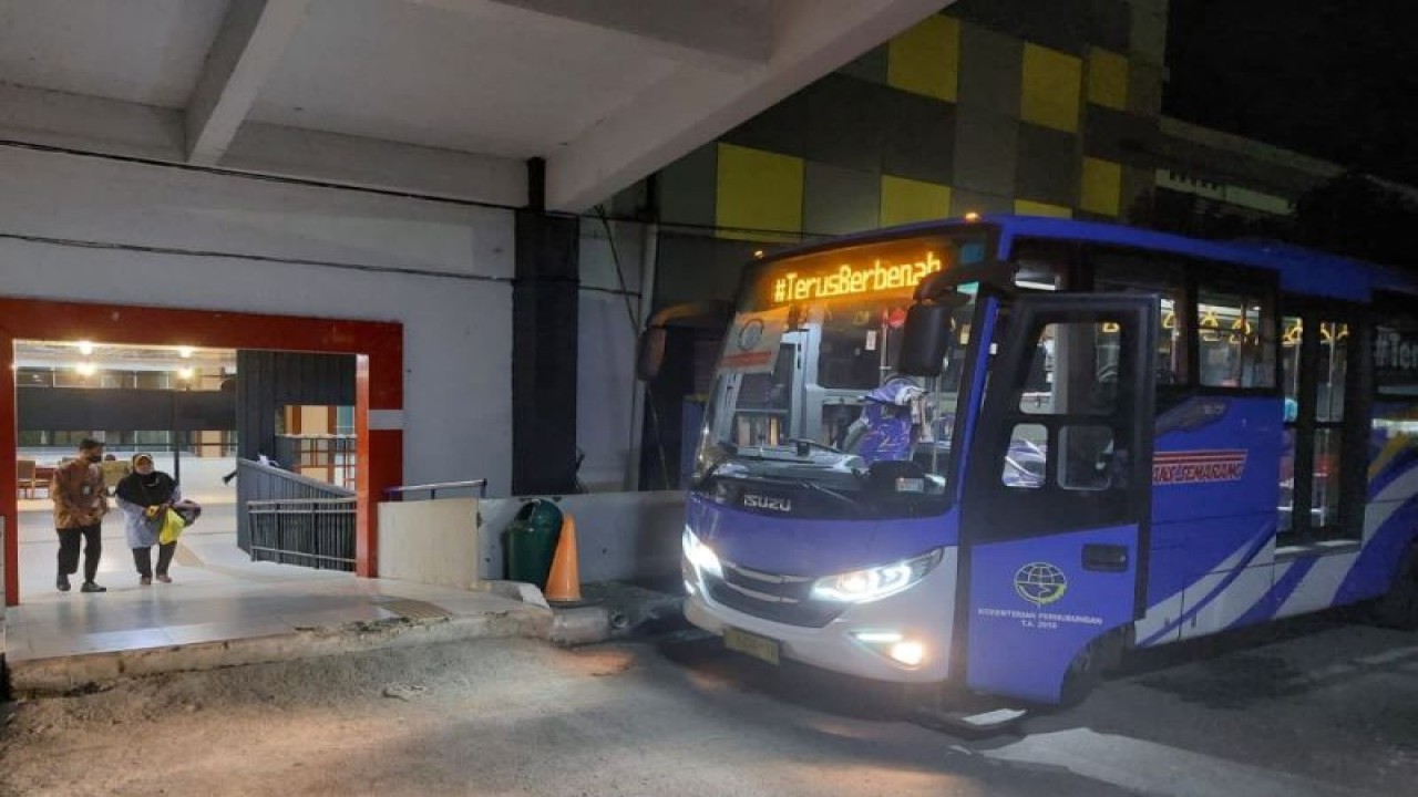 Pelayanan Trans Semarang di Terminal Mangkang. ANTARA/HO-Trans Semarang