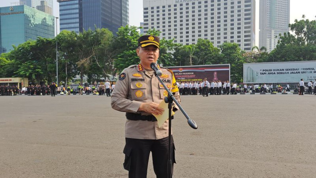 Kabid Humas Polda Metro Jaya Kombes Pol Trunoyudo Wisnu Andiko saat diwawancarai di Polda Metro Jaya, Kamis (9/11/2023). ANTARA/Ilham Kausar
