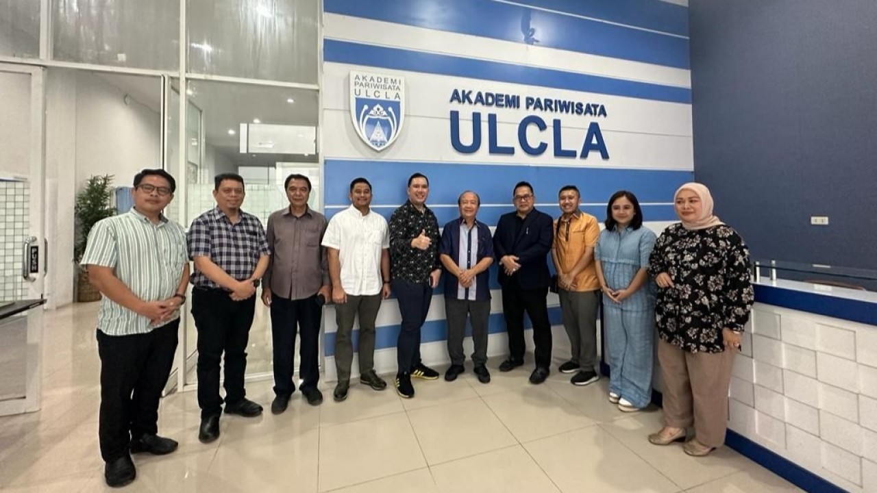 Akademi Pariwisata ULCLA.