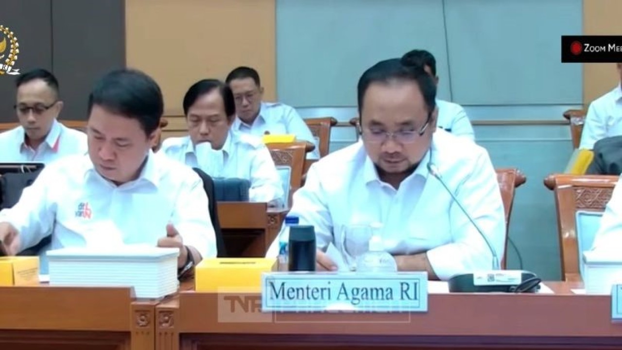 Menteri Agama Yaqut Cholil Qoumas dalam rapat kerja bersama Komisi VIII DPR RI membahas usulan biaya haji. (ANTARA/Asep Firmansyah/Youtube-Komisi VIII DPR RI).
