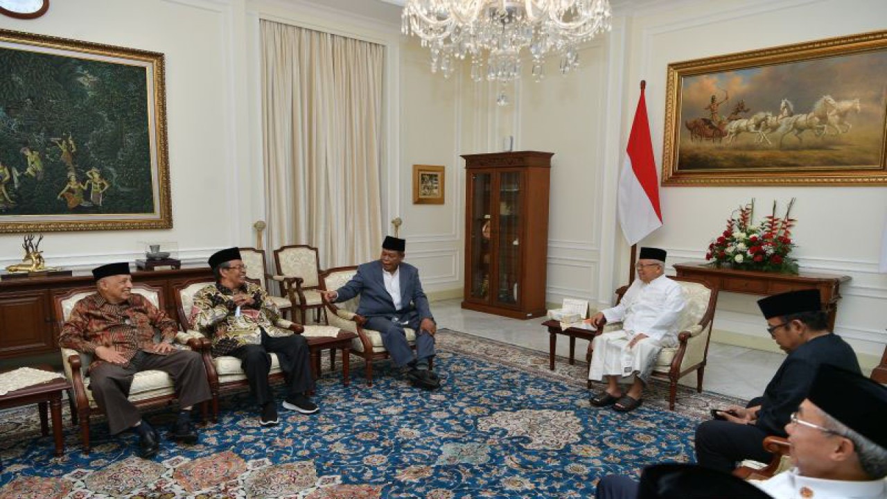 Wapres Ma'ruf Amin saat menerima jajaran pengurus MUI di Jakarta, Jumat (3/11/2023). ANTARA/HO-BPMI Setwapres