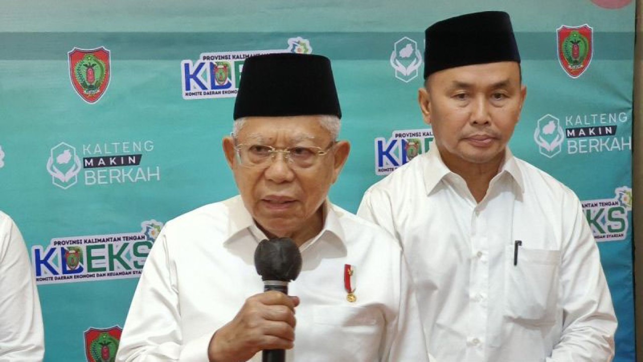 Arsip foto - Wakil Presiden Ma'ruf Amin didampingi Gubernur Kalimantan Tengah Sugianto Sabran di Palangka Raya, Selasa (24/10/2023). (ANTARA/Muhammad Arif Hidayat)