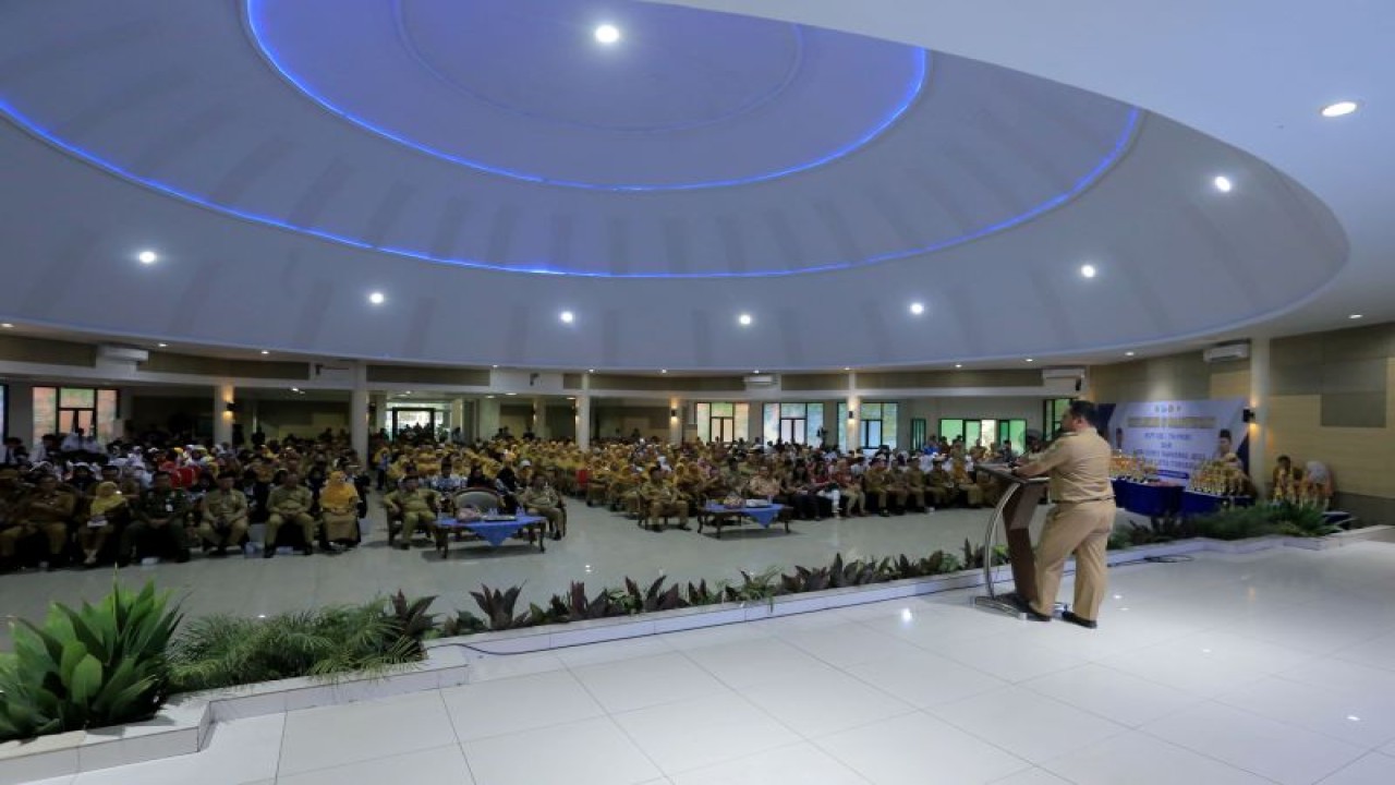 Wali Kota Arief saat menghadiri kegiatan HUT Ke-78 PGRI dan Hari Guru Nasioanl (HGN) 2023 di Kantor MUI Kota Tangerang, Senin (27/11/2023). ANTARA/HO-Pemkot