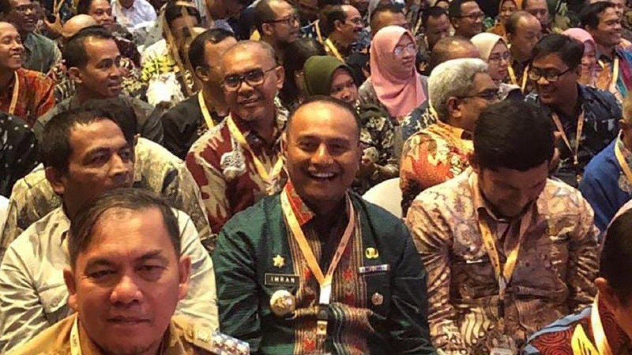 Pj Wali Kota Lhokseumawe Imran (tengah) saat menghadiri rapat Koordinasi Nasional (Rakornas) Pengadaan Barang dan Jasa (PBJ) di Jakarta. ANTARA/HO-Humas Pemkot Lhokseumawe