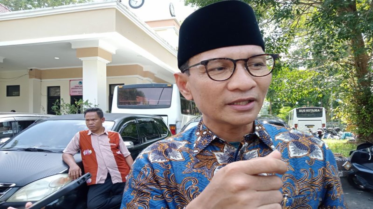 Wali Kota Mataram H Mohan Roliskana. (ANTARA/Nirkomala)