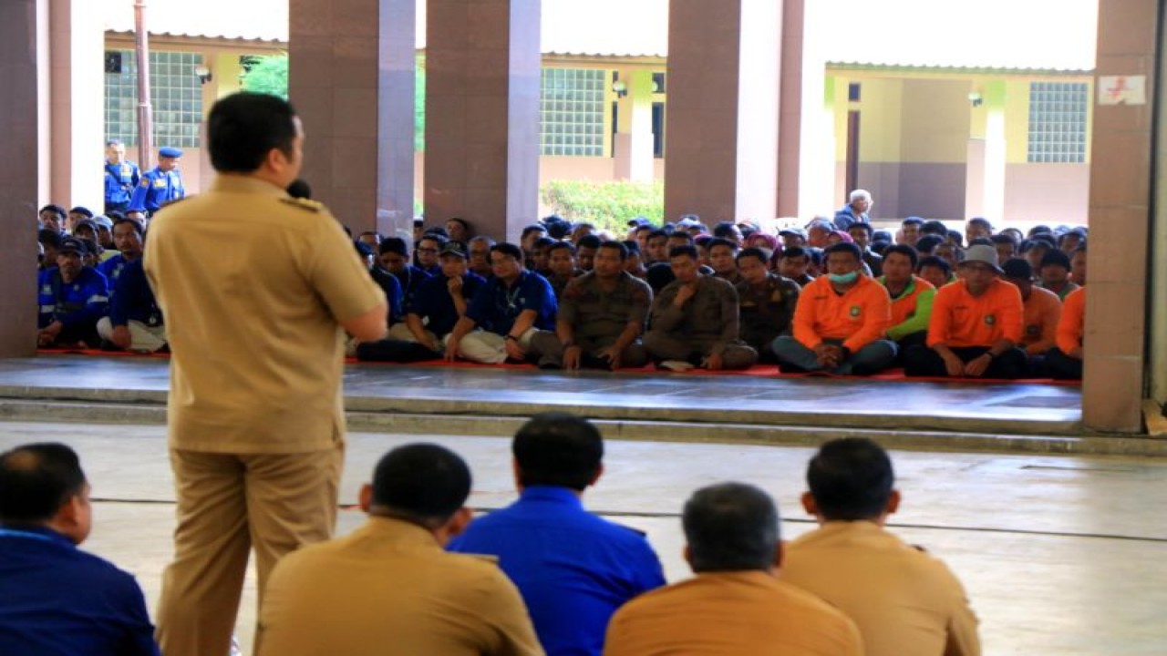 Wali Kota Arief dalam acara silaturahmi dengan petugas gabungan yang melakukan penanganan kebakaran di TPA Rawa Kucing yang berlangsung di Plaza Pusat Pemerintah Kota Tangerang, Selasa. ANTARA/HO-Pemkot