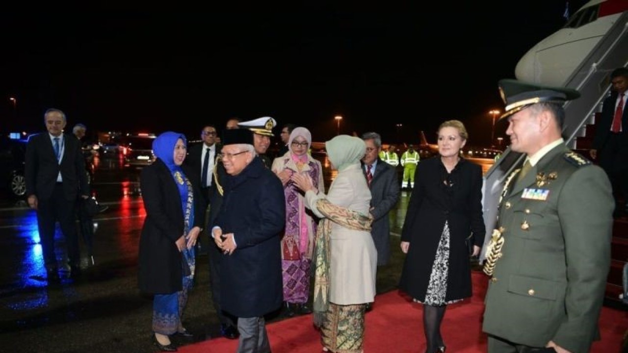 Wakil Presiden (Wapres) RI Ma'ruf Amin tiba di Bandara Internasional Eleftherios Venizelos, Athena, Yunani, Rabu (22/11/2023) pagi waktu setempat, setelah menempuh penerbangan 12,5 jam dari Bandara Internasional Soekarno Hatta, Tangerang, Banten. (ANTARA/HO-Setwapres)