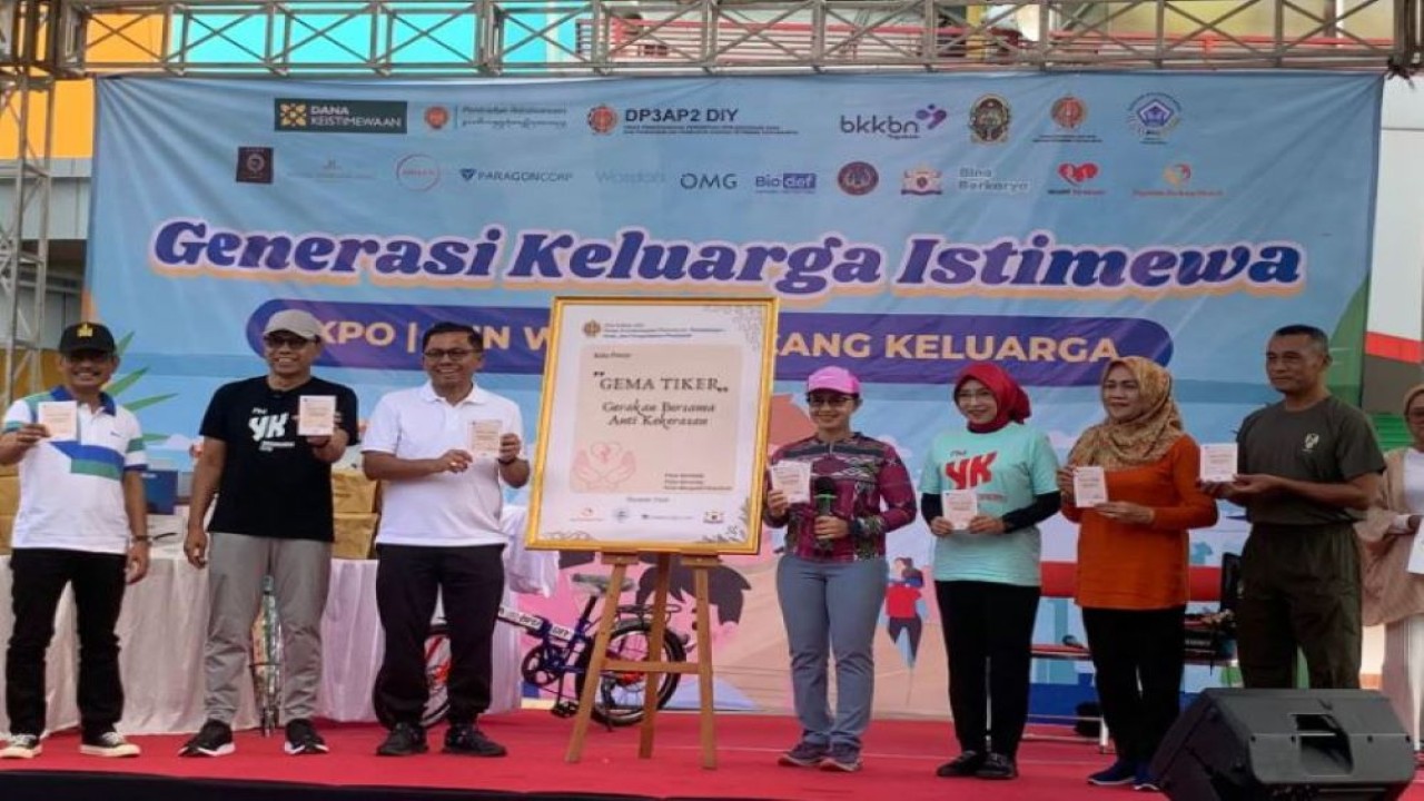 Dinas Pemberdayaan Perempuan Perlindungan Anak dan Pengendalian Penduduk (DP3AP2) Daerah Istimewa Yogyakarta me-launching buku Gema Tiker yakni Gerakan Bersama Anti Kekerasan. (Istimewa via Radar Jogja)