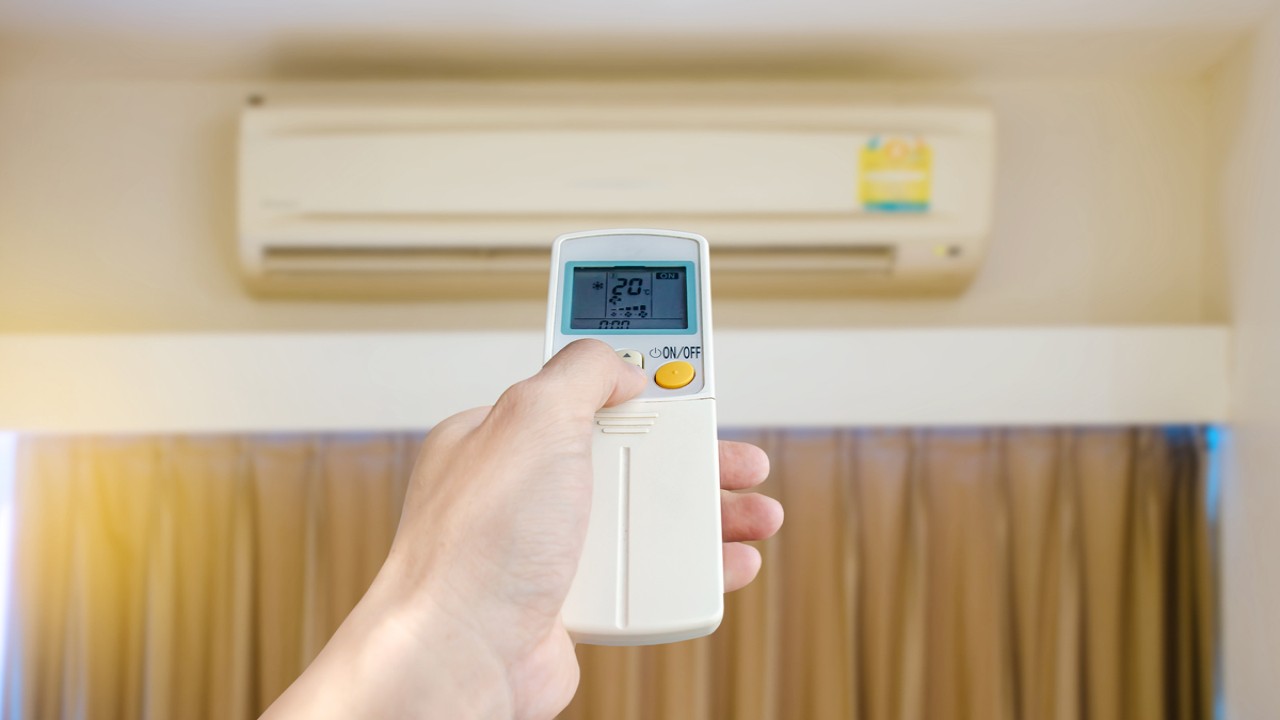 AC bisa mengusir panas lebih ampuh dibandingkan kipas angin. (net)