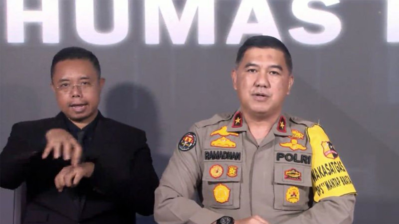 Arsip foto - Karo Penmas Divisi Humas Polri Brigjen Pol Ahmad Ramadhan menyampaikan konferensi pers di Jakarta, Senin (13/11/2023). ANTARA/Rivan Awal Lingga/am.