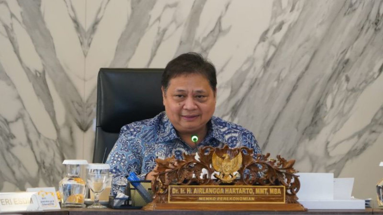Menteri Koordinator Bidang Perekonomian Airlangga Hartarto dalam rakor tingkat menteri di Kantor Kemenko Ekonomi, Jakarta, Kamis (30/11/2023). (ANTARA/Sanya Dinda)